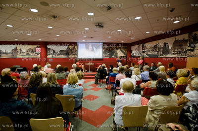 Gdansk. Biblioteka Manhattan w CH Manhattan. Spotkanie...