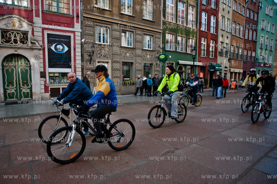 Gdansk. Ul. Dluga. Zimowy Przejazd Rowerowy, zorganizowany...