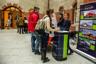 Politechnika Gdanska. Dziedziniec Heweliusza. Targi...