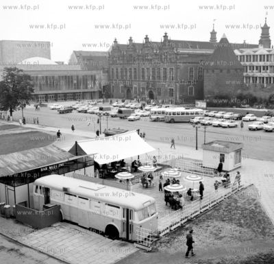 Targ Weglowy w Gdansku. Na pierwszym planie bar mleczny...