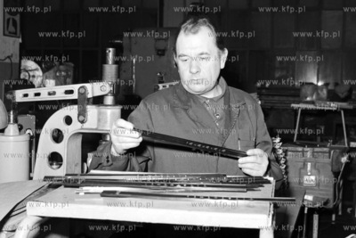 Linia produkcyjna w Gdanskich Zakladach Elektronicznych...