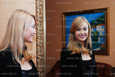 Aleksandra Oglaza - Miss Polski 2006 Ma 19 lat, szare...