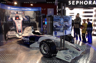 CH Manhattan w Gdansku Wrzeszczu. Prezentacja oryginalnego...