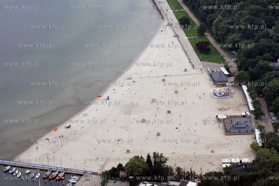 Gdynia z lotu ptaka. Nz. Pusta gdynska plaza
29.06.2007
Fot....