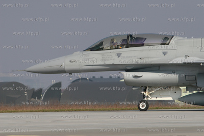 Poznan , Krzesiny 31 Baza Lotnicza Nz. Pilot F-16 ***...