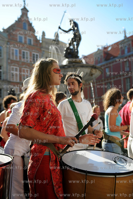 Gdansk. Parada karnawalowa grup kuglarskich z Trojmiasta...