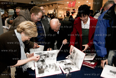 CH Manhattan. Promocja IV czesci albumu Fot. Kosycarz...