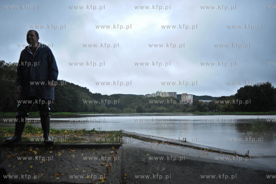 W wyniku duzych opadow deszczu doszlo do przerwania...