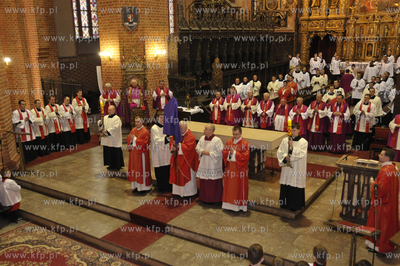 Nabozenstwo meki Panskiej w Wielki Piatek w Katedrze...