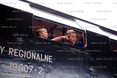 Pociag Heweliusz, prowadzony przez parowoz z wolsztynskiej...