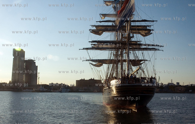 Replika XIX w. holenderskiego klipra Stad Amsterdam...