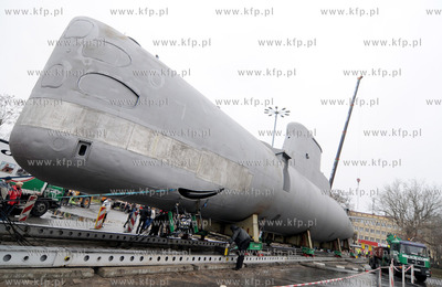 Transport okretu podwodnego typu Kobben o wadze 370...