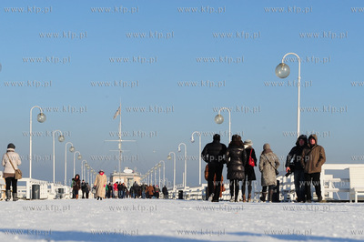 Sopot. Mrozna niedziela na plazy i molo w Sopocie....