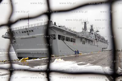 Wspolne cwiczenia okretow i lotnictwa Marynarki Wojennej...