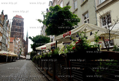 Puste ogrodki na ul. Piwnej w Gdansku. Deptak z powodu...