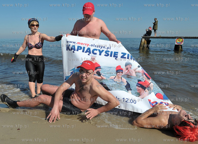 Sopot. Plaza kolo Zatoki Sztuki. Grupa morsow z Olsztyna...