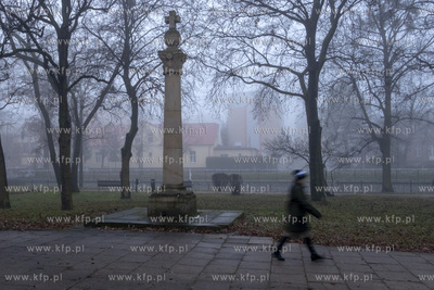 Zamglony Pruszcz Gdański. Pomnik tzw Denkmal ku czci...