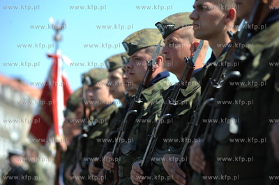 Gdansk. Obchody rocznicowe Konstytucji 3 Maja, kwiaty...