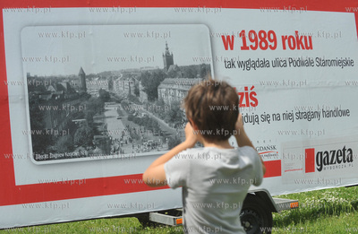 Na ulicach Gdanska pojawily sie billboardy na przyczepach...