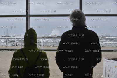 Sztorm i wiatr w Sopocie. Molo zostało zamknięte...