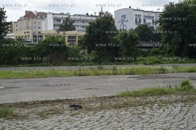 Gdynia. Dawna bocznica kolejowa tzw. międzytorze czyli...