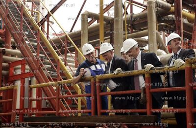 Wizyta w Lotosie  Ministra Gospodarki RP Piotra Wozniaka....