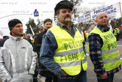 Keblowo. Rybacy blokuja droge krajowa nr 6. Jest to...
