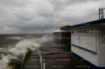 Sopot. Molo Sztorm na Zatoce Gdanskiej. 

14.10.2009

fot....