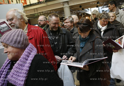 Gdansk. Centrum handlowe Manhattan. Premiera i promocja...
