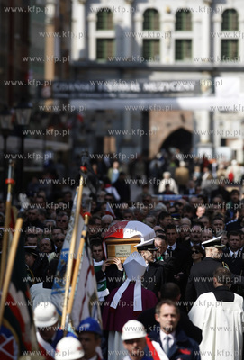Gdansk. Trumna z cialem Macieja Plazynskiego na ul....