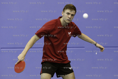 Jakub Folwarski, tenisista stolowy. 18.11.2013 fot....