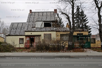 Wyburzanie domow przy ul.Uczniowskiej 23 i 27 w Gdansku...