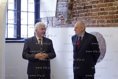 Pora na konserwatora. Zwiedzanie pomieszczeń komory...