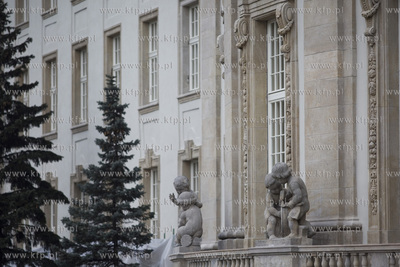 Kończy się remont elewacji zabytkowego budynku dyrekcji...