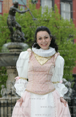 PANIENKA Z OKIENKA. Liwia Kadlubowska ( 18l. ). 14.05.2005...