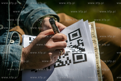 Sopocka Majówka z biblioteką przy ulicy Goyki. Szukanie...