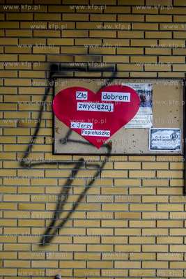 Gdańsk, Suchaniono. Symbol Strajku Kobiet wymalowany...