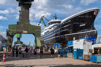 Karstensen Shipyard Poland. Wodowanie trawlera Heroyhav...