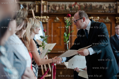 Gdansk. Dwor Artusa. Uroczystosc wreczenia nauczycielom...