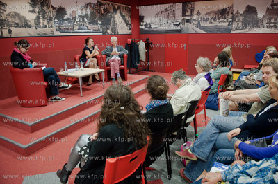 Gdansk. Biblioteka Manhattan w CH Manhattan. Spotkanie...