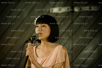 Gdansk. Chinska noc w Muzeum Bursztynu.
Nz piosenkarka...