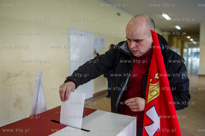 Gdansk. Obwodowa Komisja ds. Wyborow do Rady Dzielnicy...