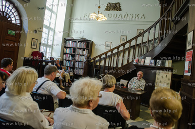 Gdansk. Filia Gdanskiej WiMBP przy ul. Mariackiej....