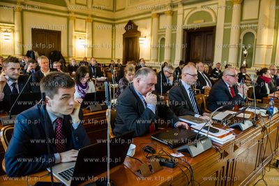 Gdansk. Nowy Ratusz. Sesja Rady Miasta Gdanska. Glosowanie...