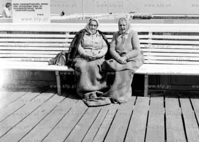Majowy wypoczynek na molo w Sopocie. 12.05.1976 2maj76_z.kosycarz_p17...