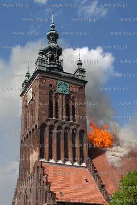 Pozar zabytkowego kosciola sw Katarzyny w Gdansku.
22.05.2006
Fot....