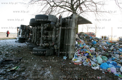Kolbaskowo. Zachodniopomorskie. Na krajowej drodze...
