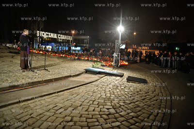 Apel Jasnogorki na Placu Solidarnosci w intencji ofiar...