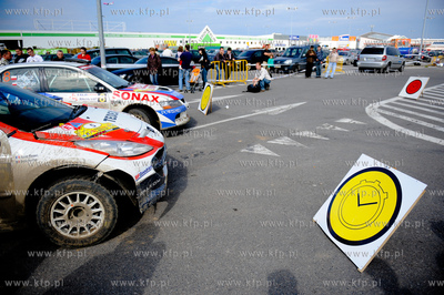 Gdansk. Centrum Handlowe Auchan. Park Serwisowy  6-go...