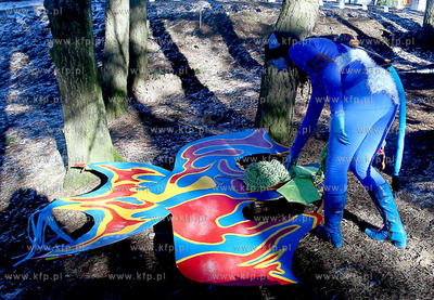 Druga edycja Crezy slide - Zjazdu na byle czym, odbywajaca...